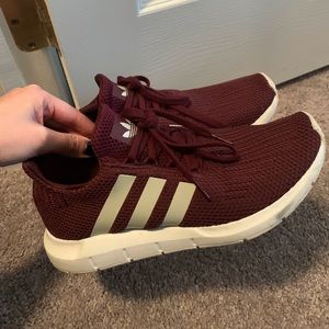 -SOLD- Women’s Adidas Swift Run sneakers 8.5